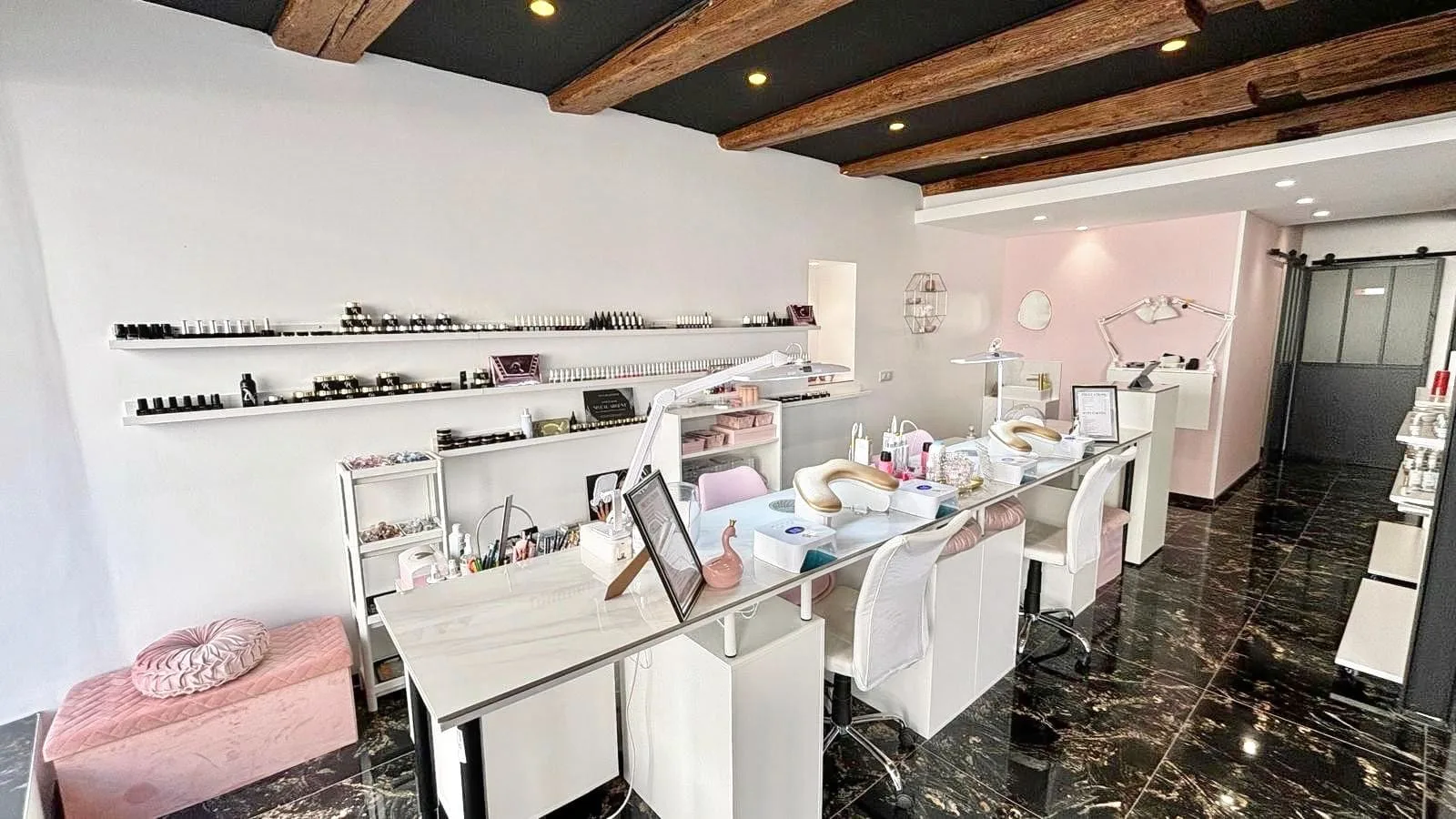 Le Loft Nani et Aude - Onglerie Saverne - Le Loft Nani et Aude - Photo Galerie - OneBooking
