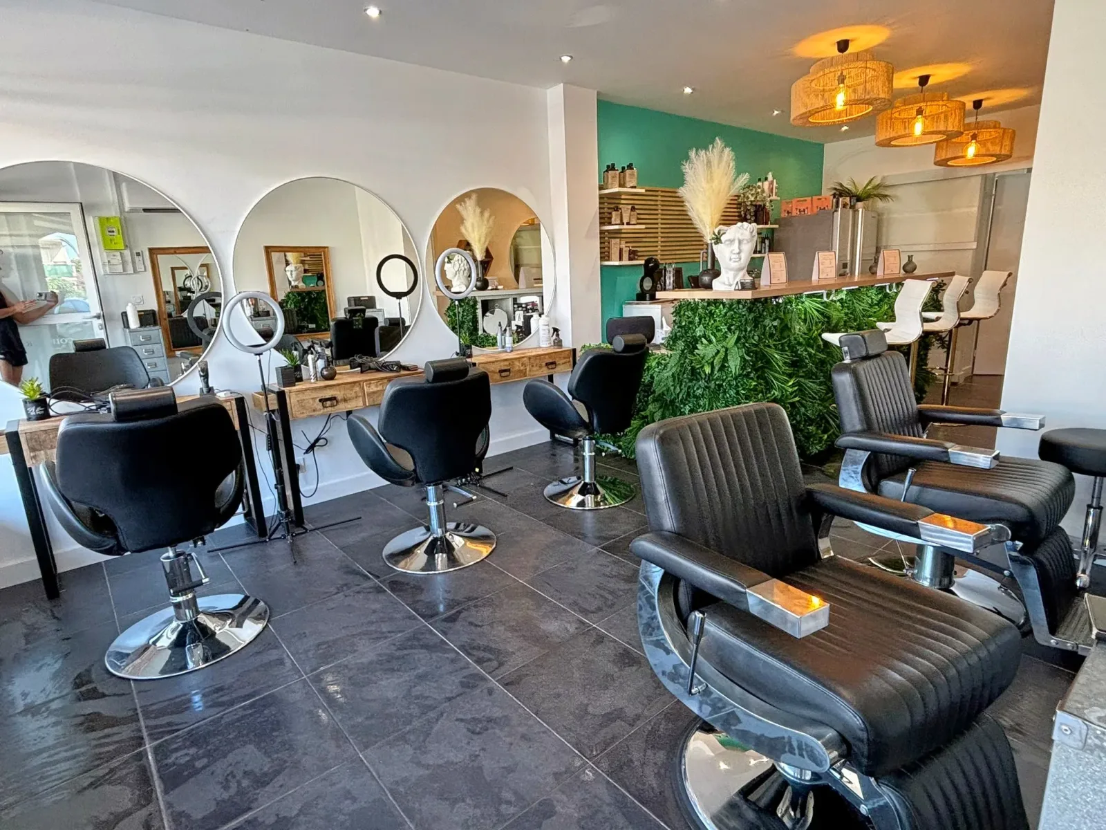 STUDIO DAVID Coiffeur femme créateur et coloriste - Coiffeur homme et barbier - Coiffure Le Grau-du-Roi - STUDIO DAVID Coiffeur femme créateur et coloriste - Coiffeur homme et barbier - Photo Galerie - OneBooking