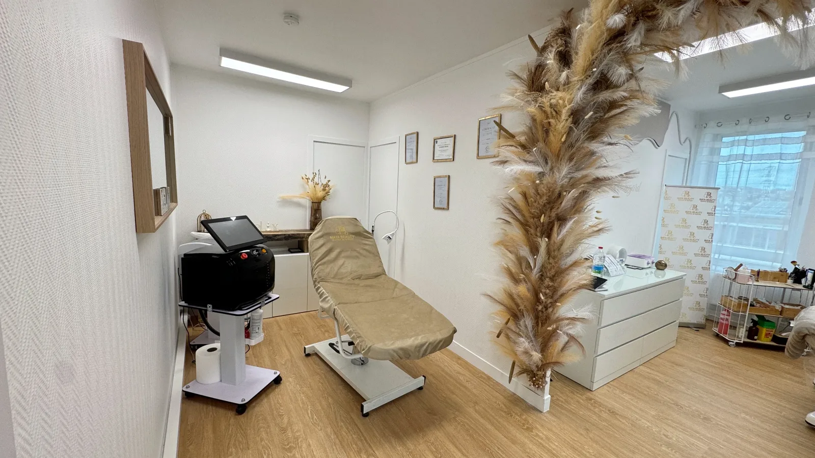 Maya Beauty - Onglerie Palaiseau - Maya Beauty - Photo Galerie - OneBooking