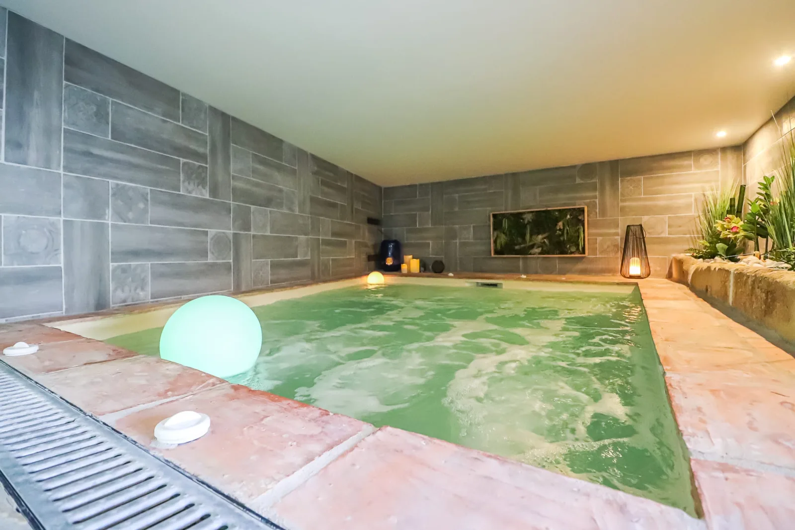 La Vermeillade Suites & SPAs - Massage Congénies - La Vermeillade Suites & SPAs - Photo Galerie - OneBooking