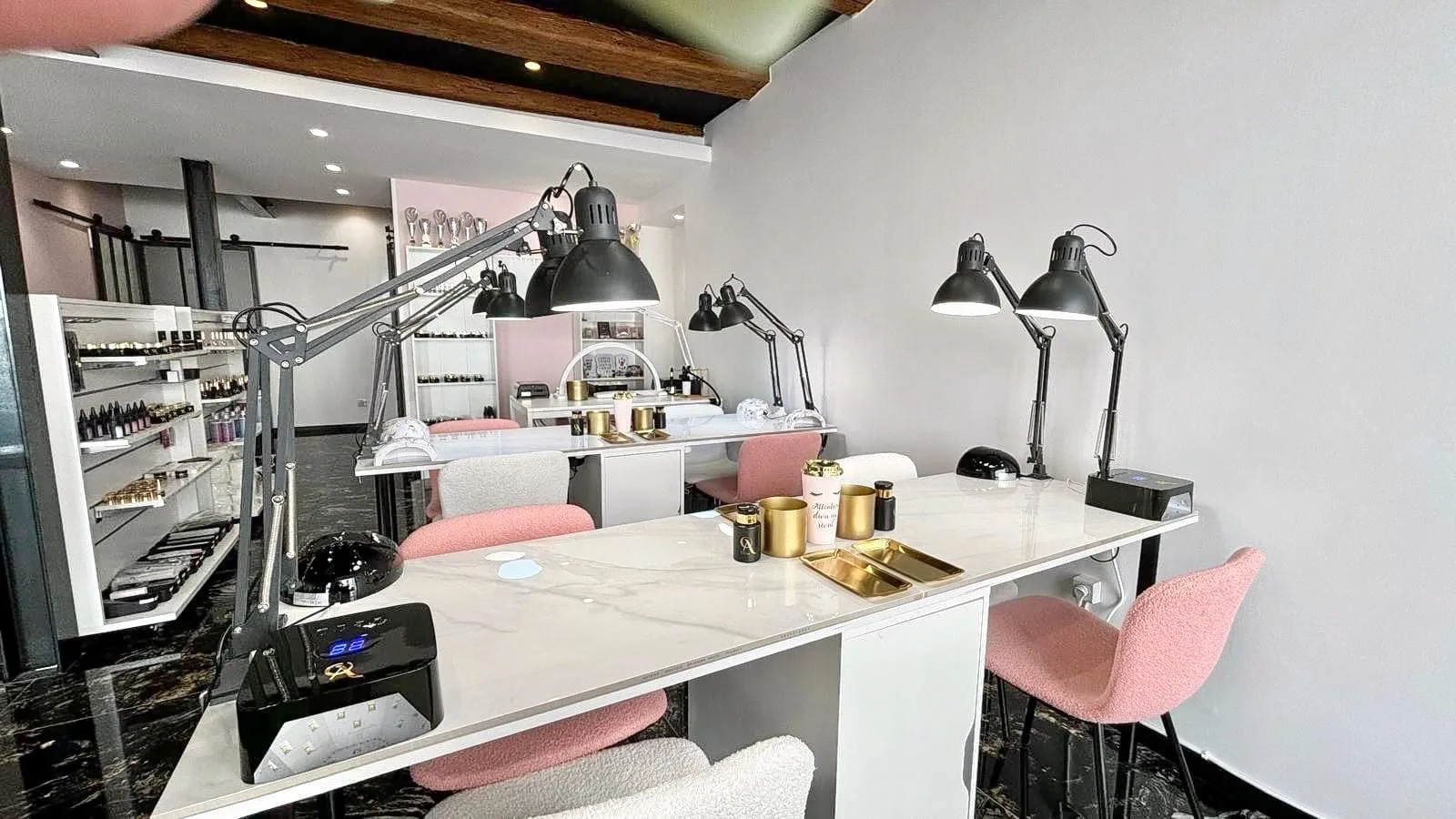 Le Loft Nani et Aude - Onglerie Saverne - Le Loft Nani et Aude - Photo Galerie - OneBooking