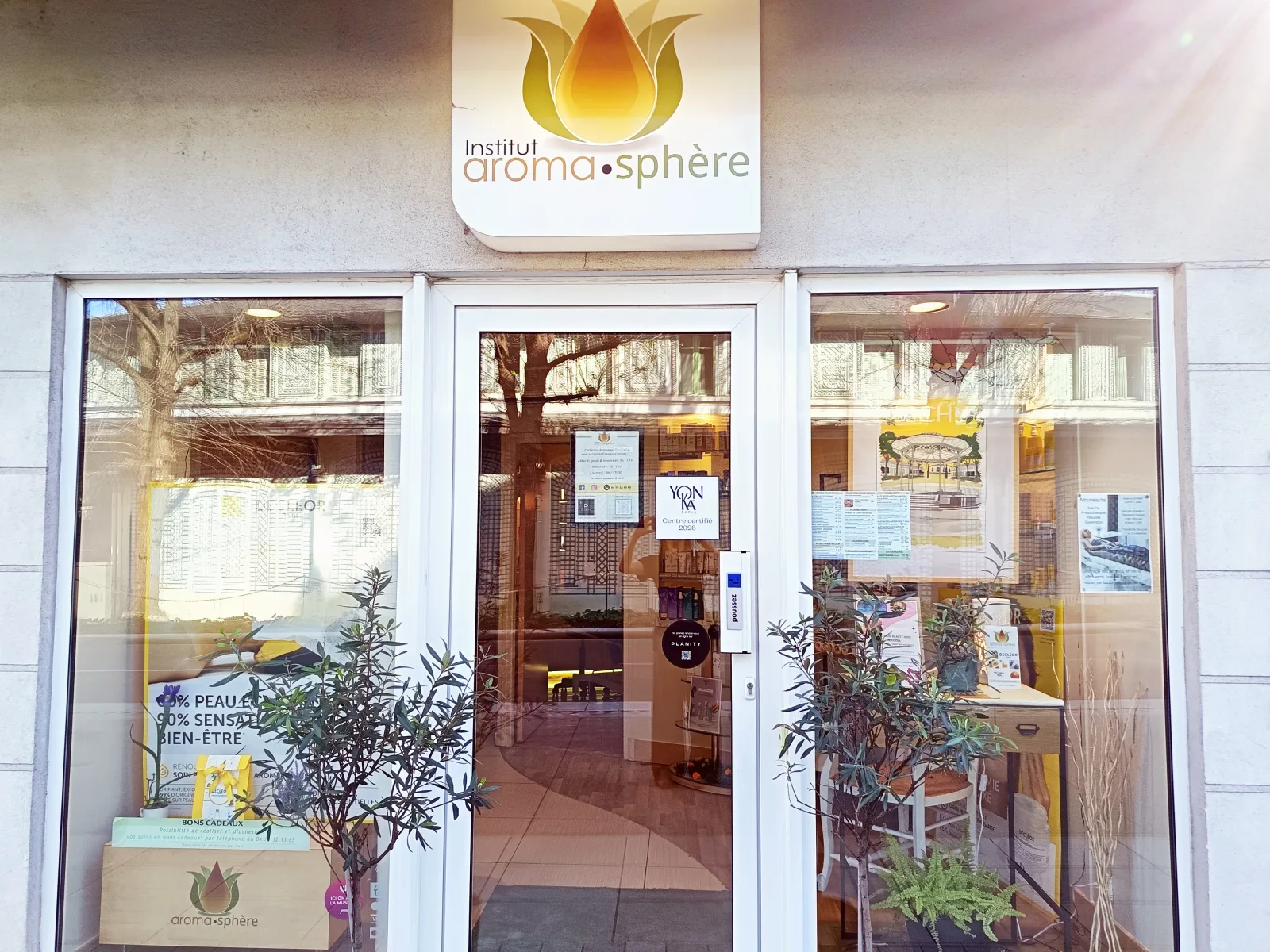 Institut Aromasphere - Onglerie Vichy - Institut Aromasphere - Photo Galerie - OneBooking