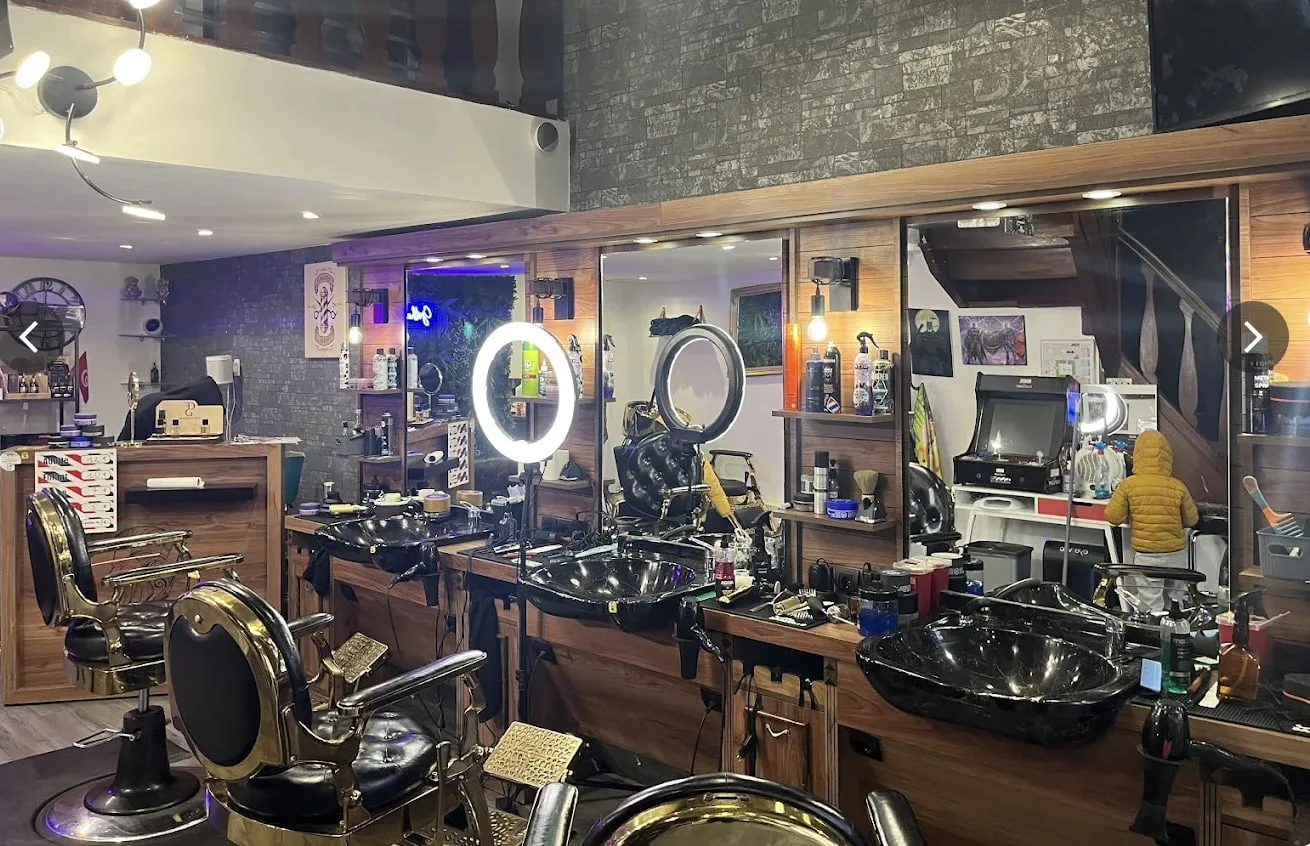 BARBER SHOP DIVISION 13 - Gotham Avenue - Coiffure Cachan - BARBER SHOP DIVISION 13 - Gotham Avenue - Photo Galerie - OneBooking