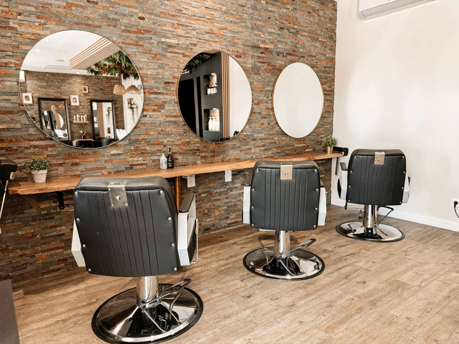 Au Petit Atelier - Coiffure Saumur - Au Petit Atelier - Photo Galerie - OneBooking