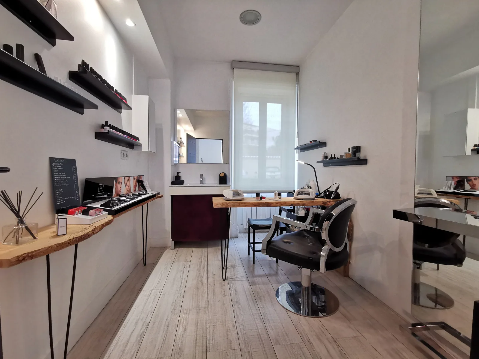 Caroline - Chez Louis Lorenzo - Institut de beauté Tassin-la-Demi-Lune - Caroline - Chez Louis Lorenzo - Photo Galerie - OneBooking