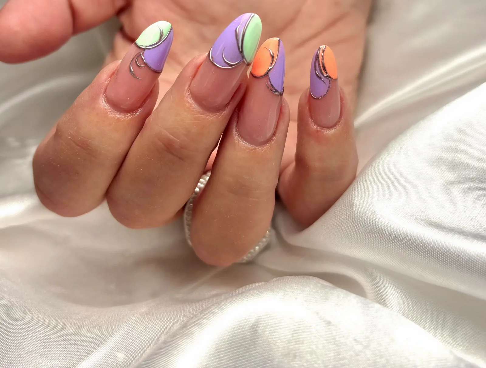 Les trésors de l‘ongle - Onglerie Rousset - Les trésors de l‘ongle - Photo Galerie - OneBooking