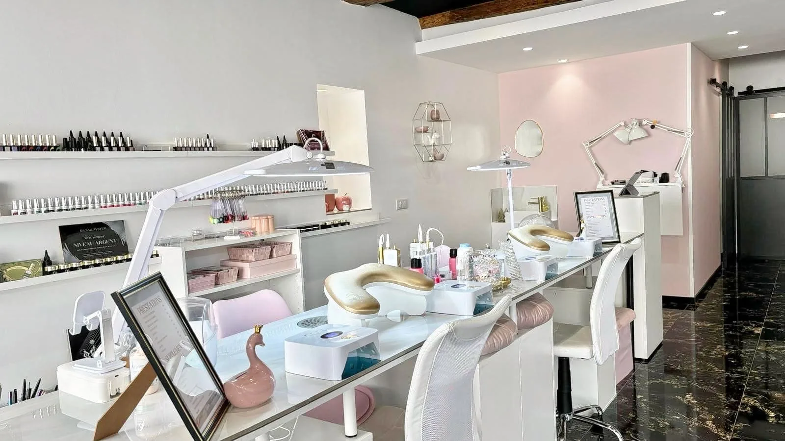 Le Loft Nani et Aude - Onglerie Saverne - Le Loft Nani et Aude - Photo Galerie - OneBooking