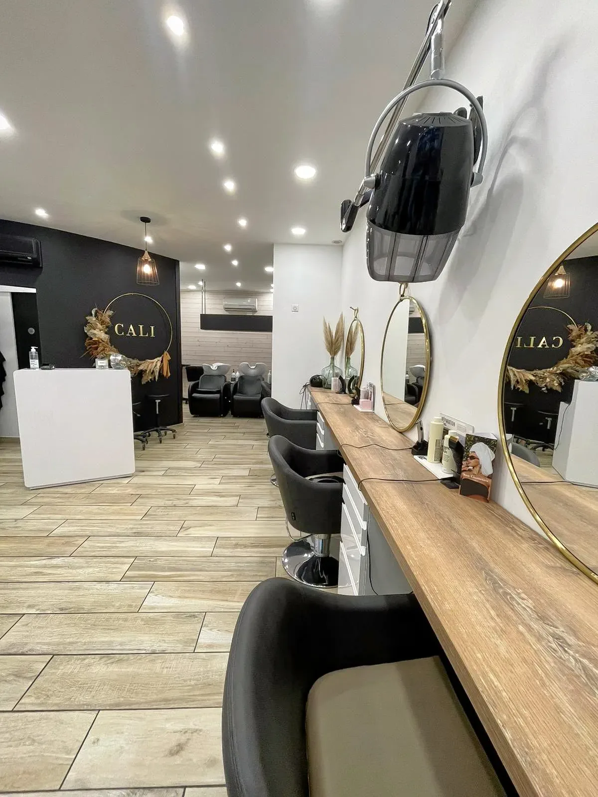 CALI - Coiffure Vichy - CALI - Photo Galerie - OneBooking