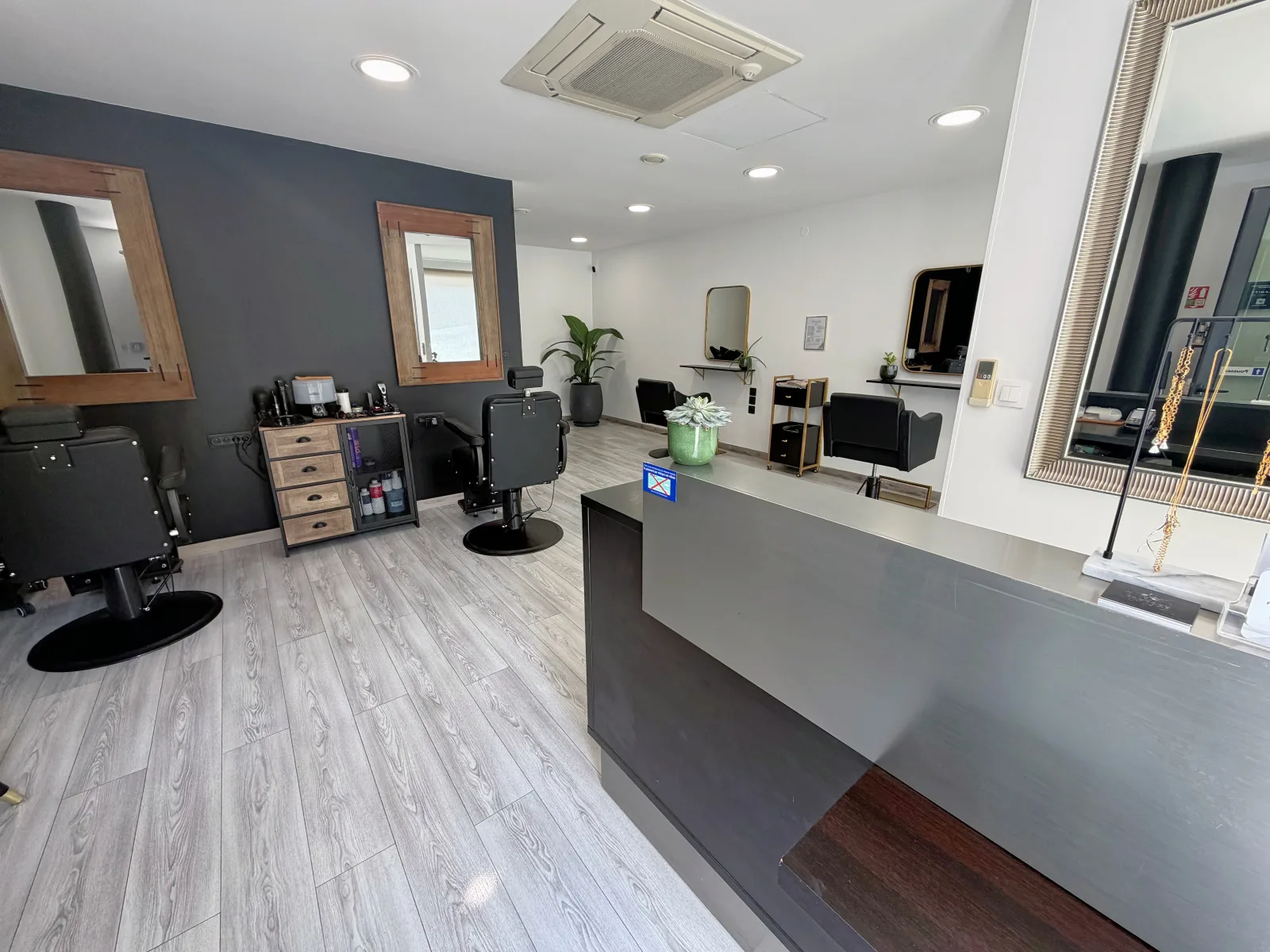 Pauline Villeneuve - Experte Capillaire ( anciennement Mod’s & Coiffure) - Coiffure La Rochelle - Pauline Villeneuve - Experte Capillaire ( anciennement Mod’s & Coiffure) - Photo Galerie - OneBooking