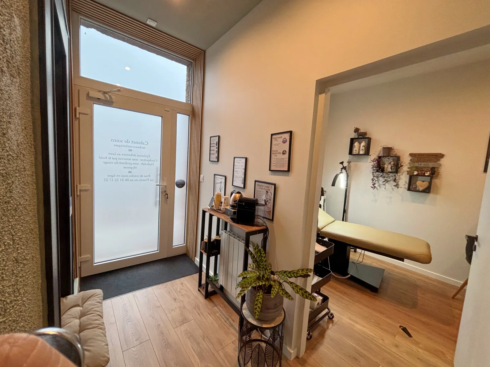 Dermabloom Expérience - Épilation Unieux - Dermabloom Expérience - Photo Galerie - OneBooking