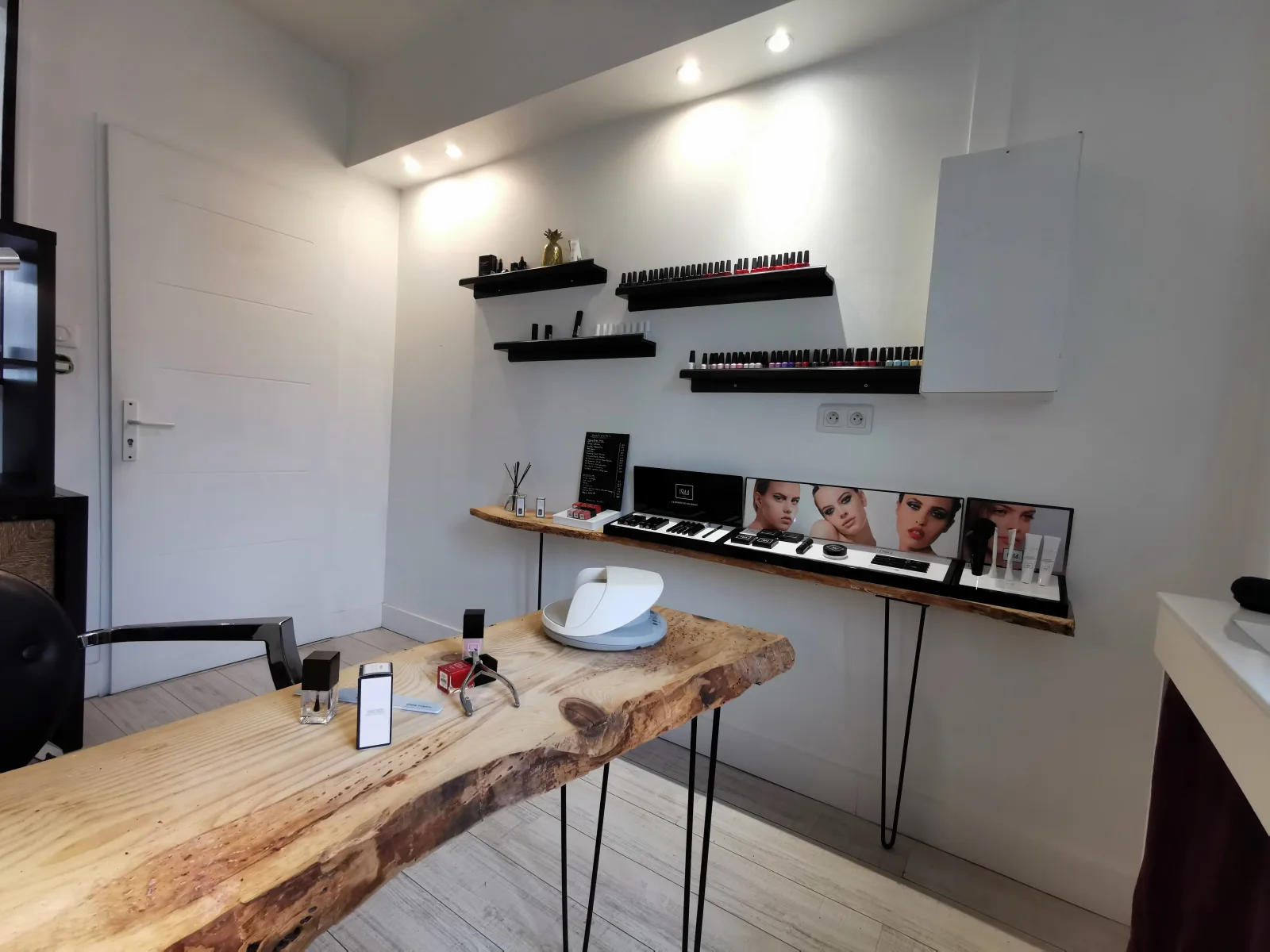 Caroline - Chez Louis Lorenzo - Institut de beauté Tassin-la-Demi-Lune - Caroline - Chez Louis Lorenzo - Photo Galerie - OneBooking