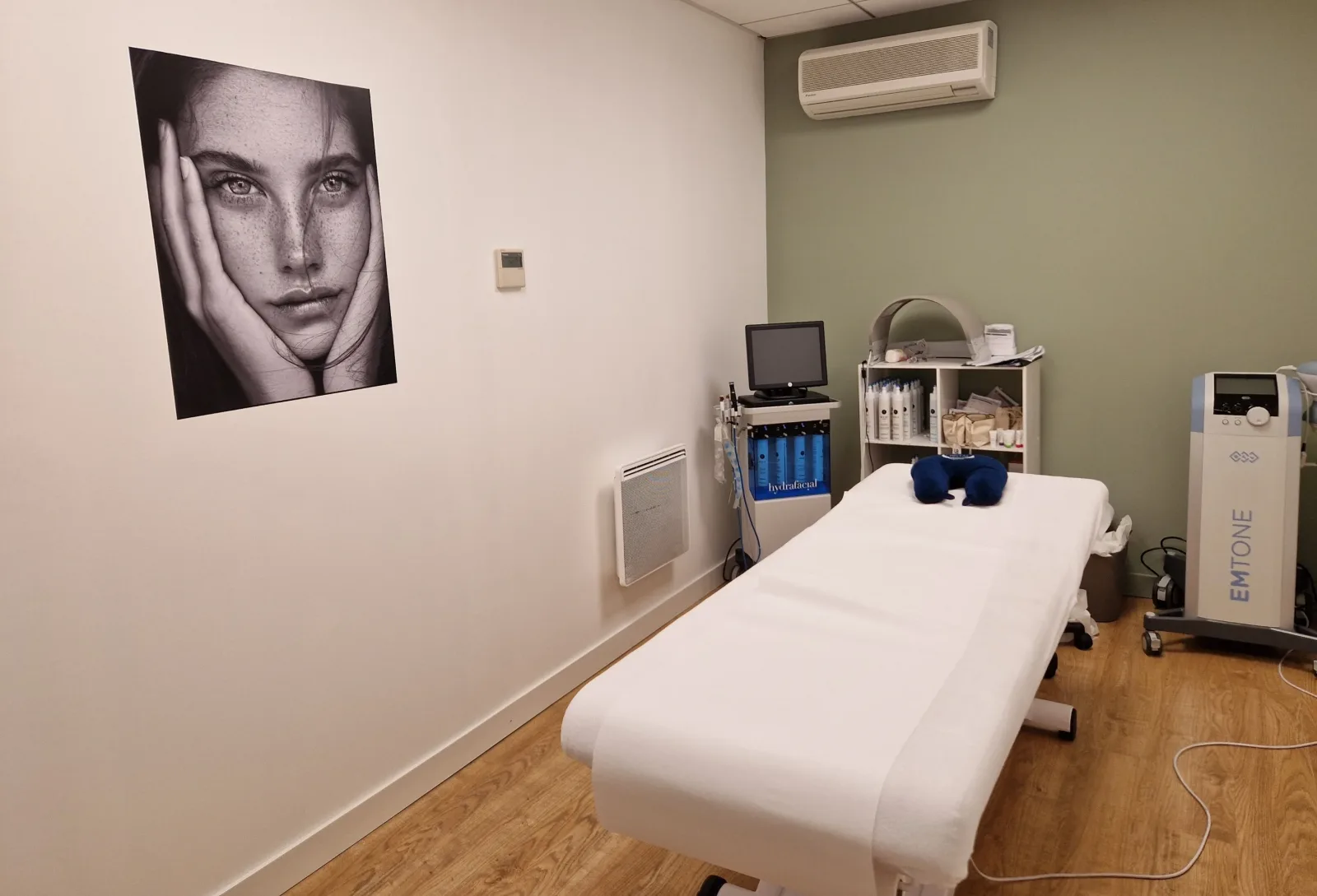 Dr Laure Brouard (médecine esthétique, injections, épilation laser, hydrafacial et cryolipolyse) - Massage La Rochelle - Dr Laure Brouard (médecine esthétique, injections, épilation laser, hydrafacial et cryolipolyse) - Photo Galerie - OneBooking