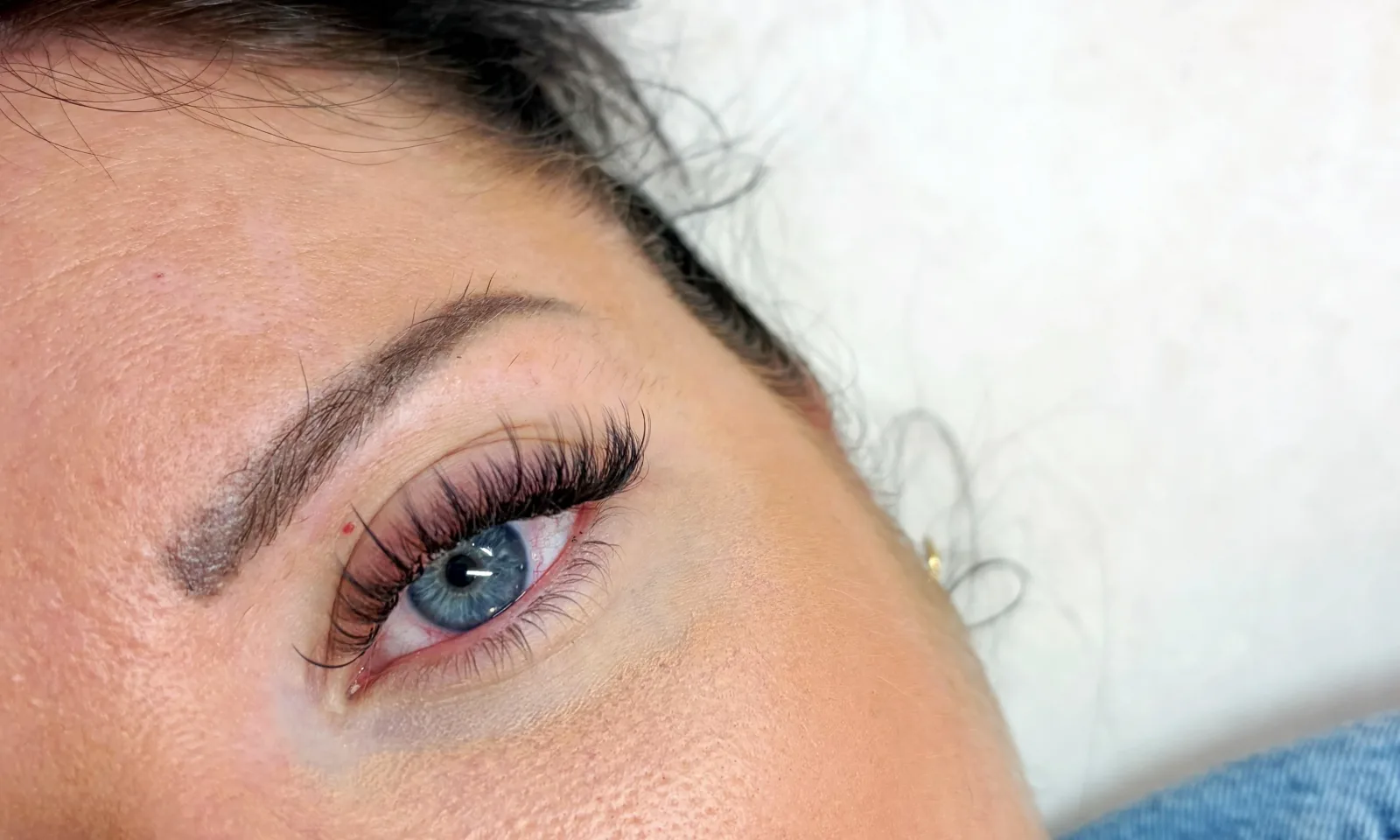 Golden Beauty - Sourcils & cils Villefranche-sur-Saône - Golden Beauty - Photo Galerie - OneBooking