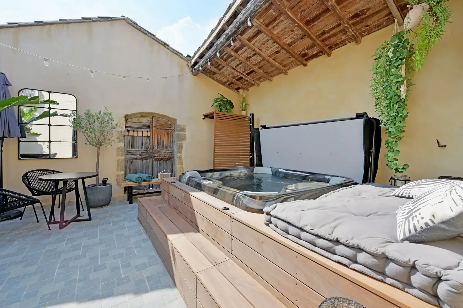 La Vermeillade Suites & SPAs - Massage Congénies - La Vermeillade Suites & SPAs - Photo Galerie - OneBooking