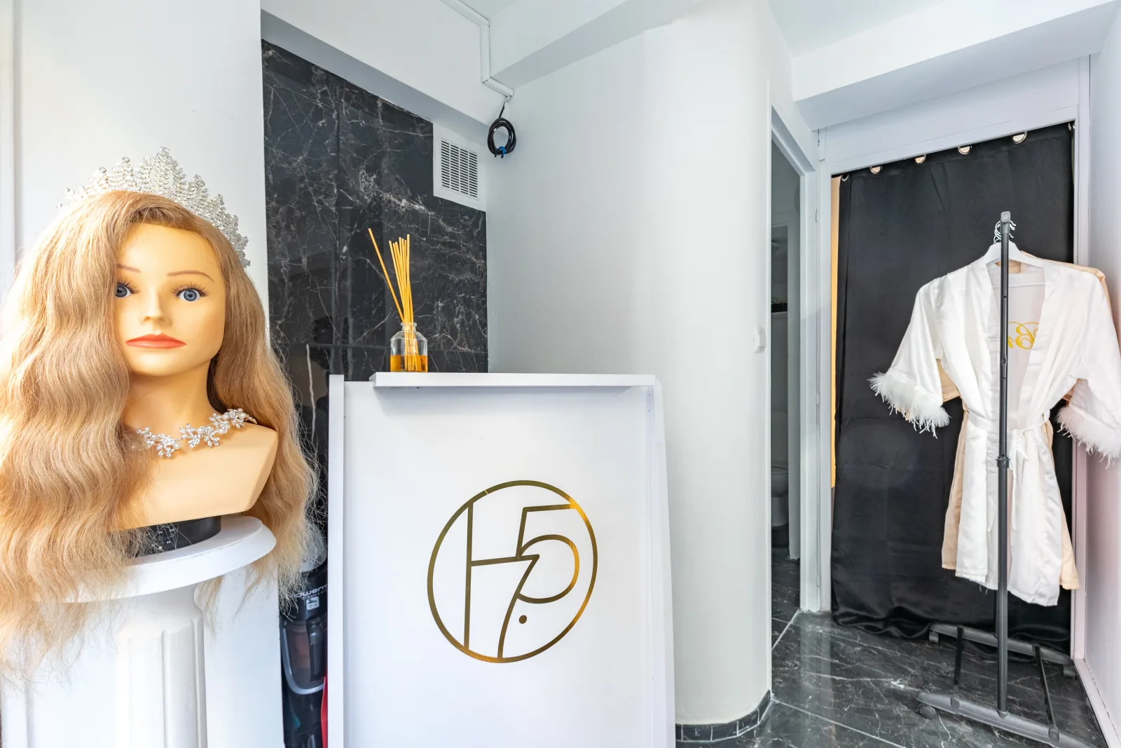 17.5 House Of Beauty - Onglerie La Seyne-sur-Mer - 17.5 House Of Beauty - Photo Galerie - OneBooking