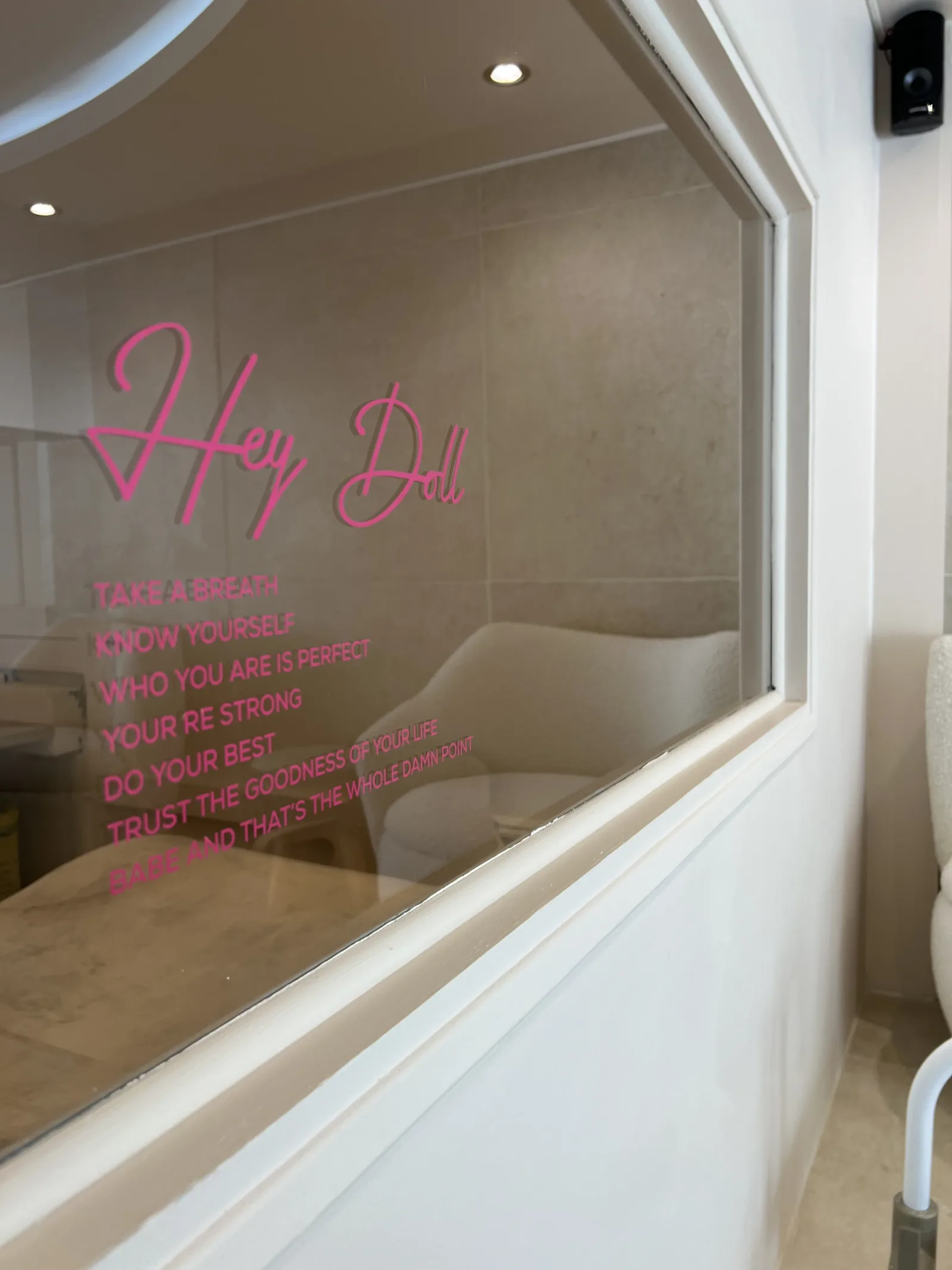 DOLLHOUSE - Sourcils & cils Blois - DOLLHOUSE - Photo Galerie - OneBooking