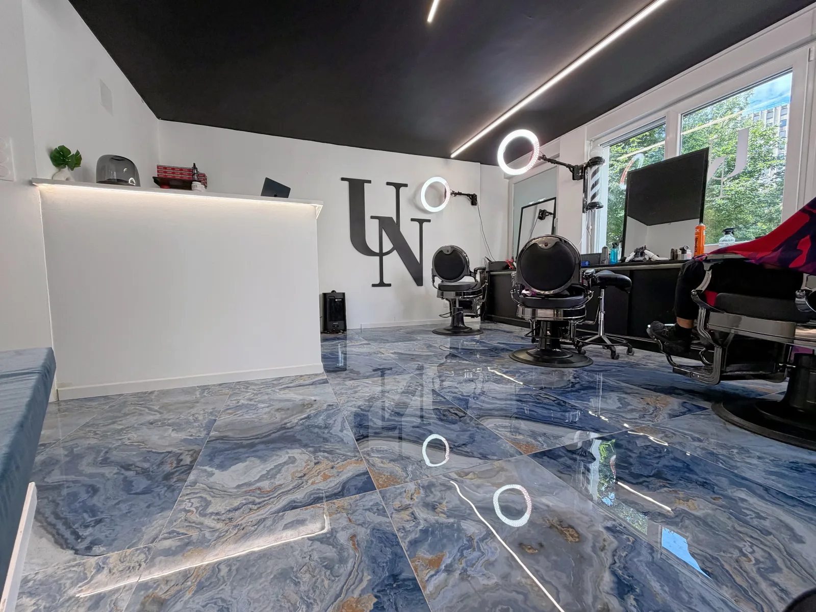 Univers noir - Barbier Strasbourg - Univers noir - Photo Galerie - OneBooking