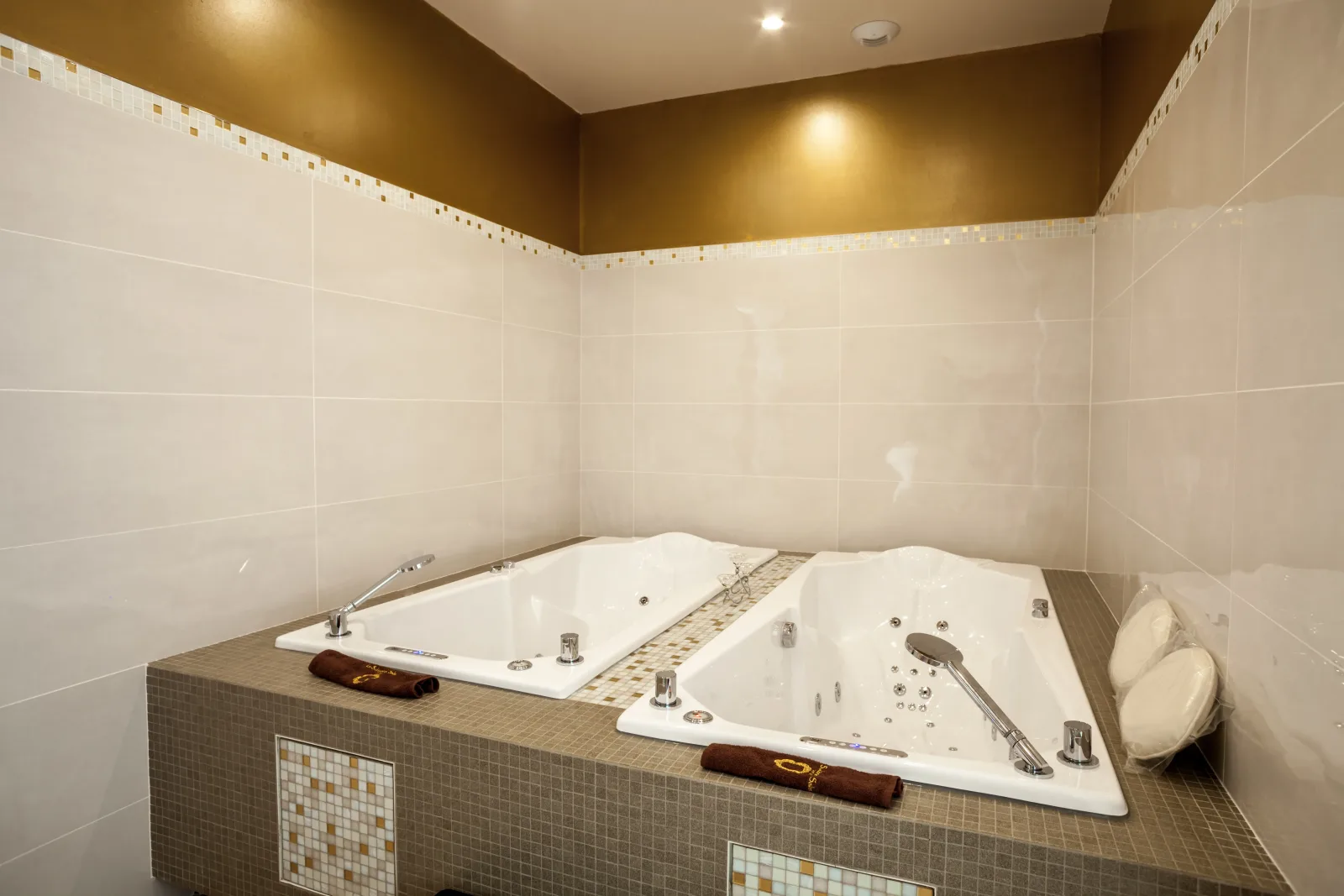 Uhaina Spa et Institut de Beauté - Onglerie Urrugne - Uhaina Spa et Institut de Beauté - Photo Galerie - OneBooking