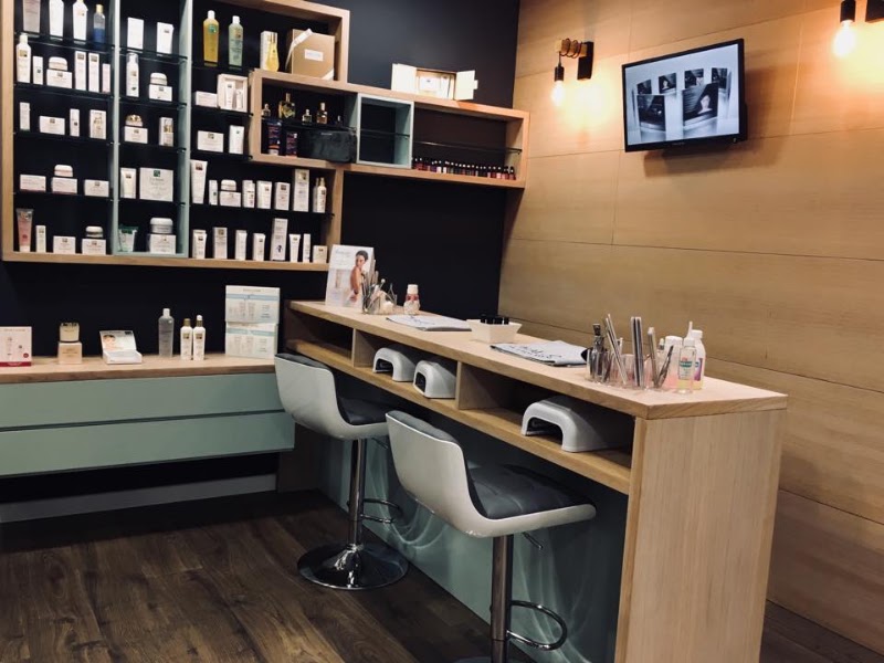 Institut Athénais Beauté - Sourcils & cils Bastia - OneBooking