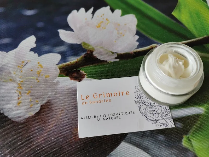 Le Grimoire de Sandrine ️- Ateliers parfums, rouges à lèvres et cosmétiques au naturel à Nantes - Maquillage Nantes - OneBooking