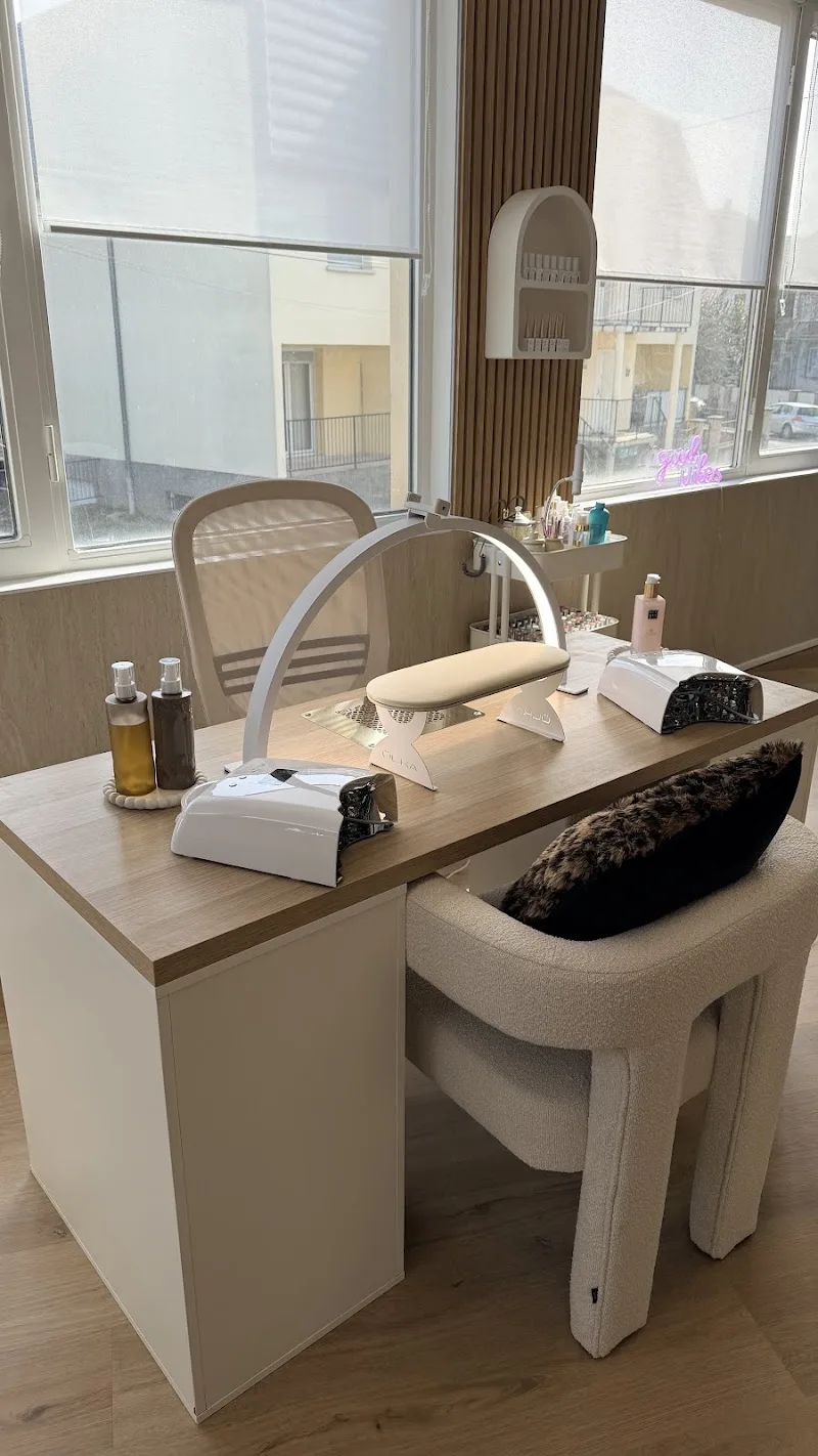 HAYAT Nails Studio - Onglerie Strasbourg - OneBooking
