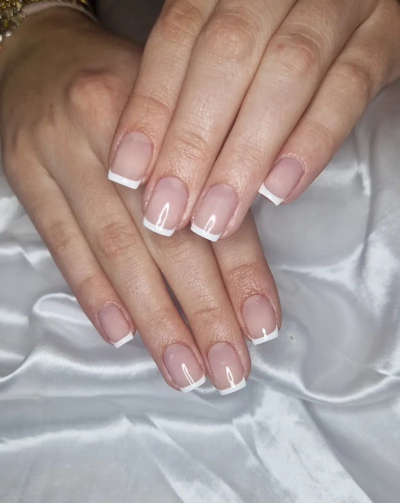 Institut de beauté : Kelly Esthétique studio - Sourcils & cils Bordeaux - OneBooking
