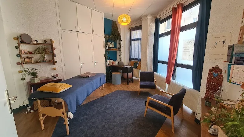 Massage, Réflexologie, Naturopathie - Grenoble. Emeline Jordan, Maison Cérézy - Massage Grenoble - OneBooking
