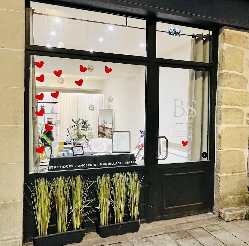 Blossom Studio - Onglerie Bayonne - OneBooking