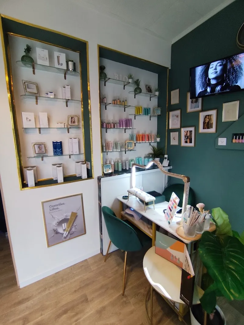 Natur'Institut - Institut de beauté à Toulouse - Sourcils & cils Toulouse - OneBooking