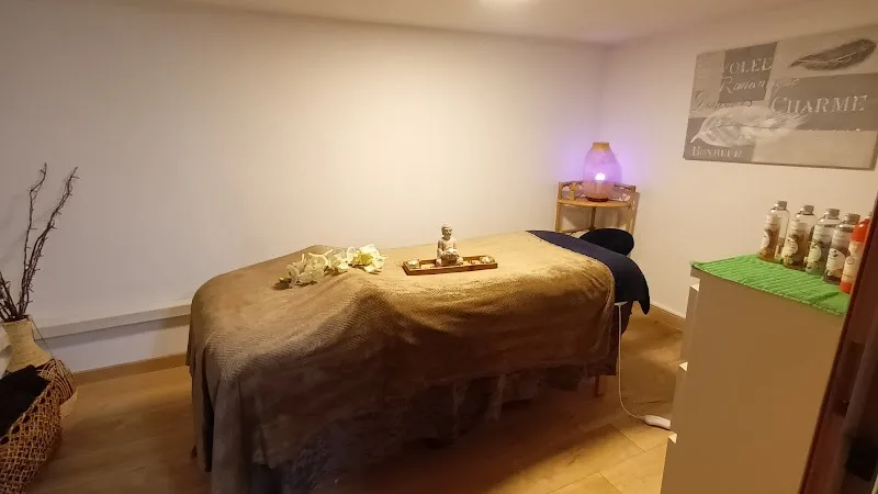 Isa aux mains de fée - massages bien-être - soins énergétiques - minceur - anti âge - beauté - Massage Grenoble - OneBooking