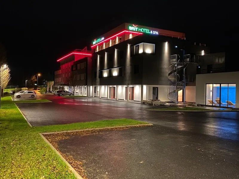 Brit Hotel Piscine & Spa - Fougères - Spa Fougères - OneBooking