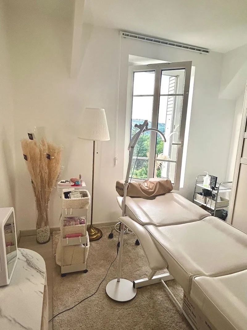Cshading - Institut de beauté - Sourcils & cils Saint-Étienne - OneBooking
