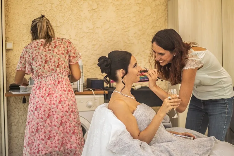 Gaëlle "Bien-être" Maître Artisan Esthéticienne Maquilleuse professionnelle / Head Spa Expert - Maquillage Bordeaux - OneBooking