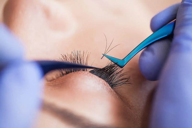 Extension de cils à Bordeaux - Lash Beauty 33 - Sourcils & cils Bordeaux - OneBooking