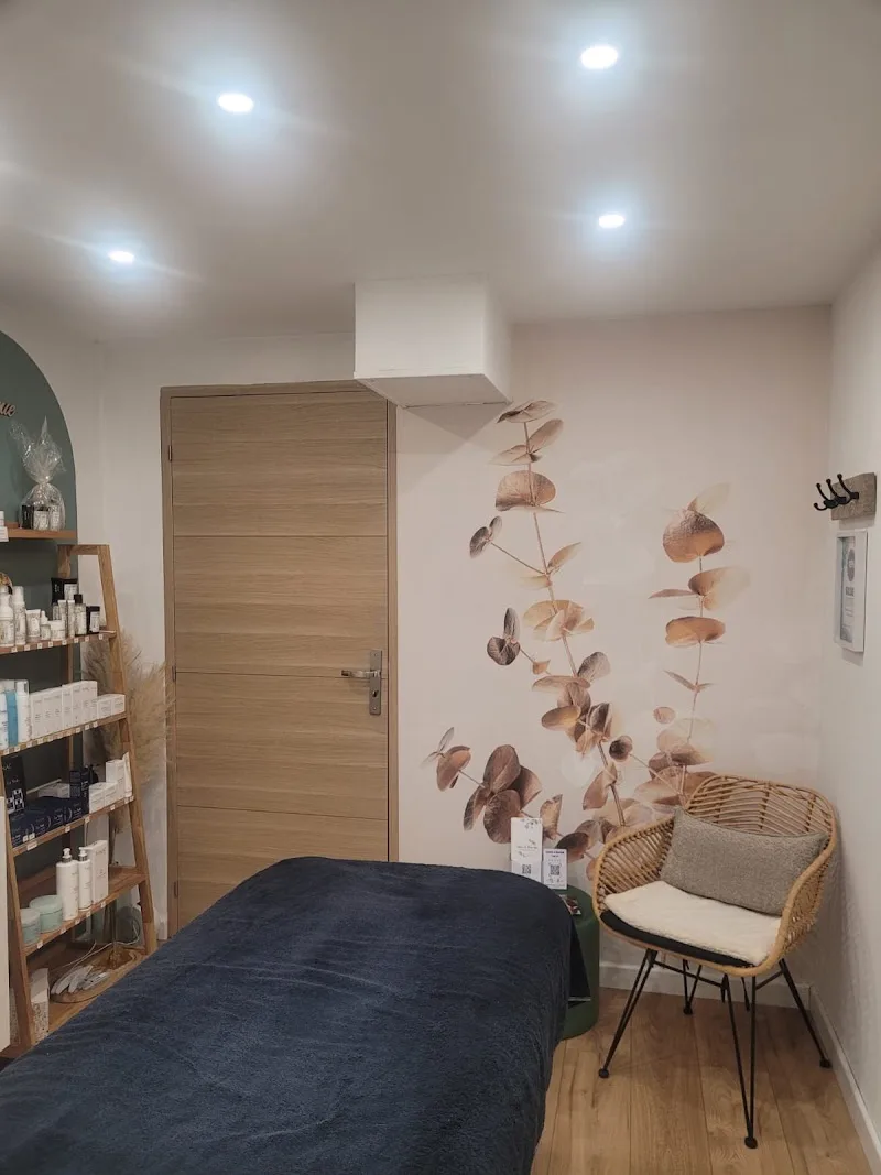 Votre Source de Bien-Être - Soins esthétiques à Ronchin - Sourcils & cils Lille - OneBooking