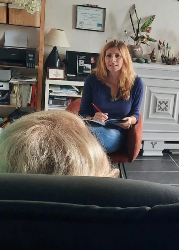 Caroline Demollien hypnothérapeute, Thérapies brèves, Massage bien-être relaxant. Atelier Art thérapie céramique: Hypno - Massage Amiens - OneBooking
