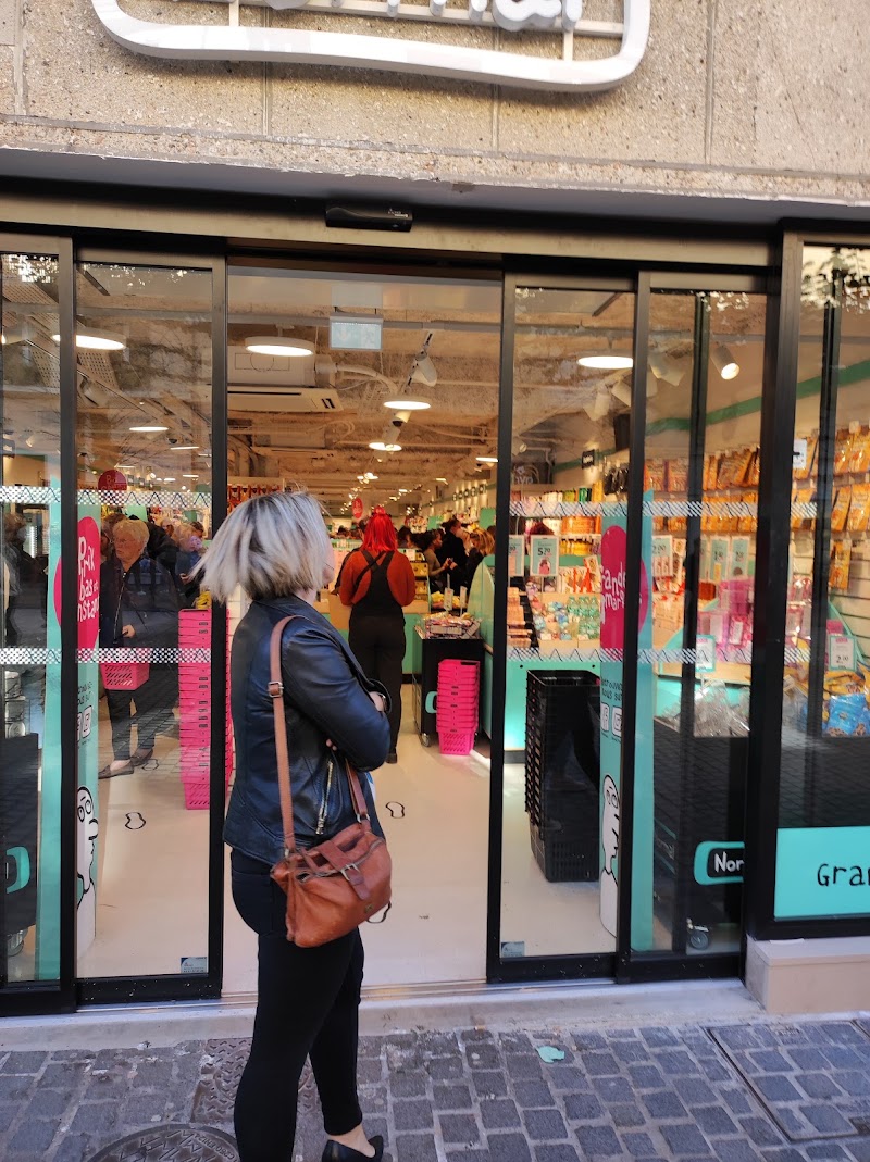 NORMAL Amiens, Rue des 3 Cailloux - Maquillage Amiens - OneBooking