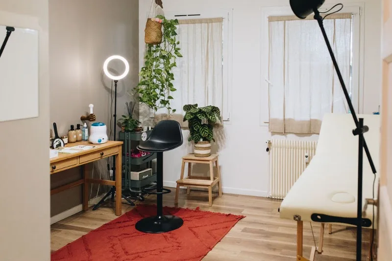 Brow & Body – Drainage lymphatique & soins du regard à Lyon 8 - Sourcils & cils Lyon - OneBooking