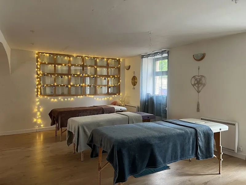 PAONIA MÀ : Clara Sartori - Réflexologie Plantaire, Massages Ayurvédiques et Yoga - Massage Dijon - OneBooking