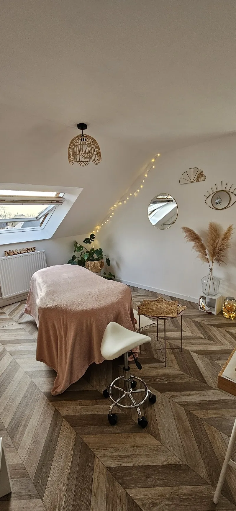 Facialiste Angers Charlotte ~Massage maman-bébé ~ Visage~Lifting naturel~Drainage lymphatique~Head Spa japonais - Massage Angers - OneBooking