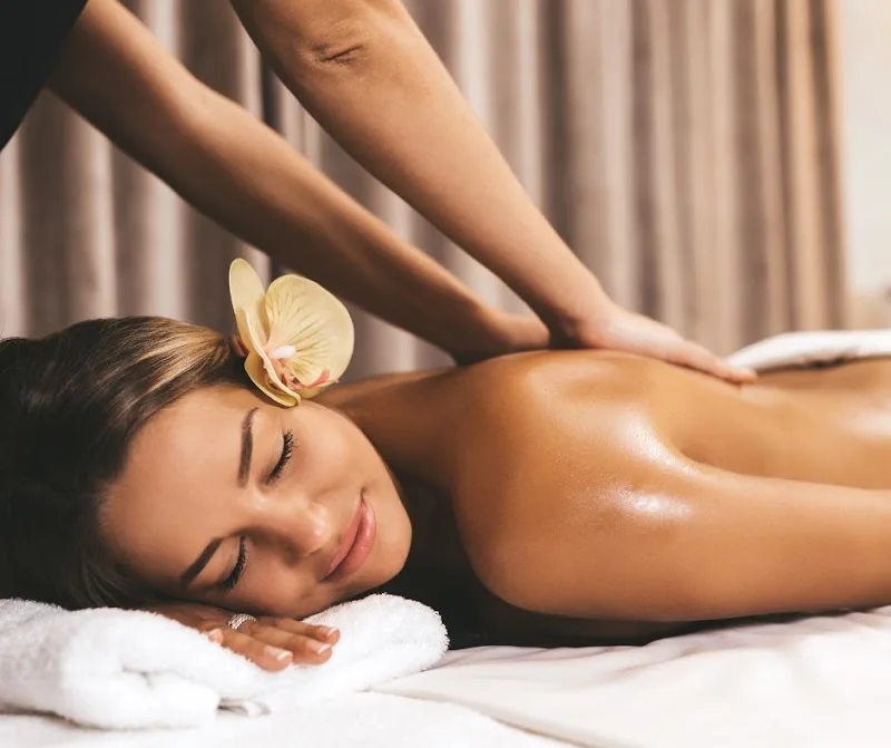 Hélène GUEGAN massages bien-être Caens & formations - Massage Caen - OneBooking