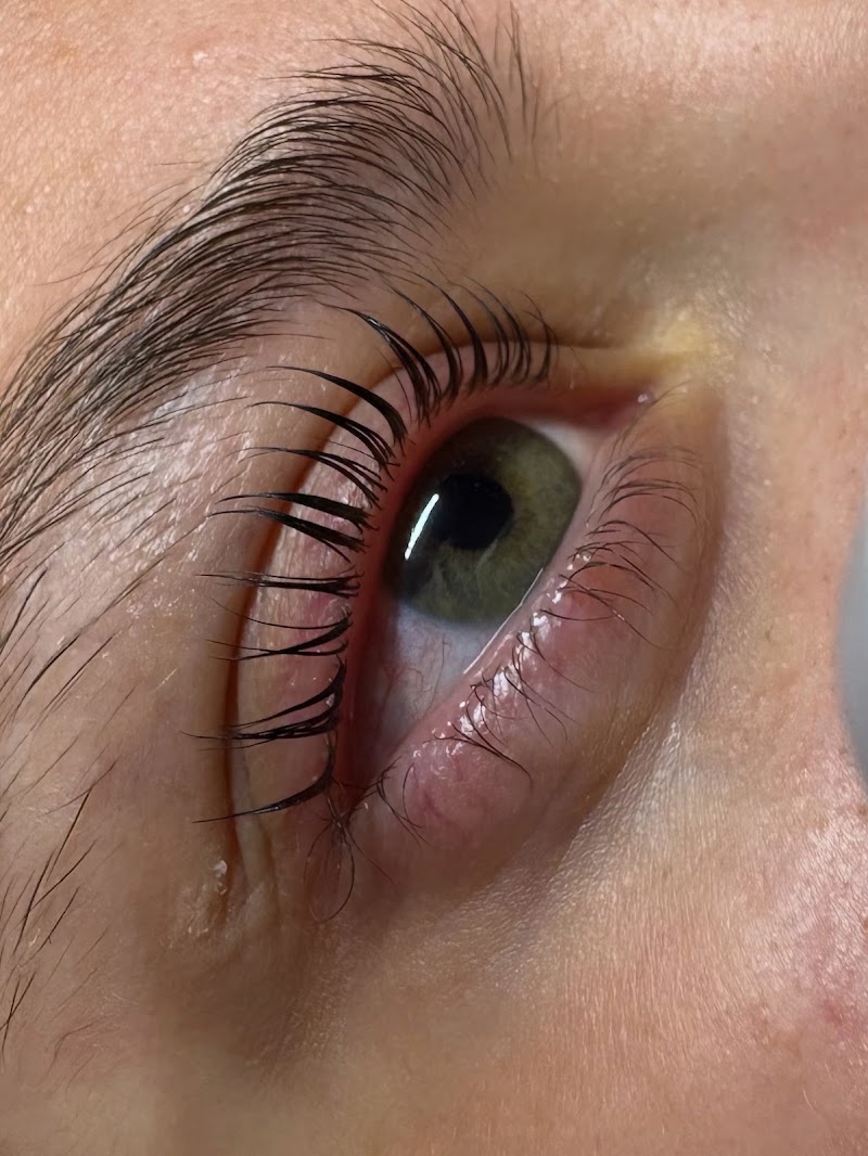 Extensions de cils, rehaussements de cils & Browlifts Bordeaux - CHARM BEAUTY - Sourcils & cils Bordeaux - OneBooking