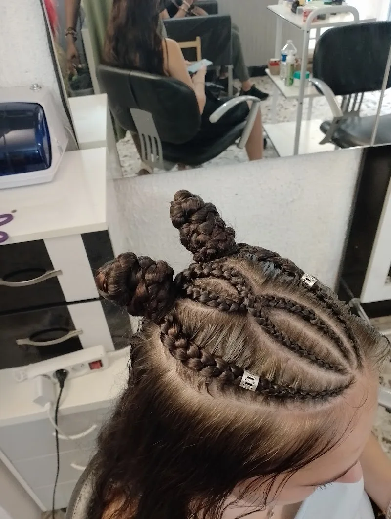 Cheveux de luxe salon de coiffure afro - Coiffure Béziers - OneBooking