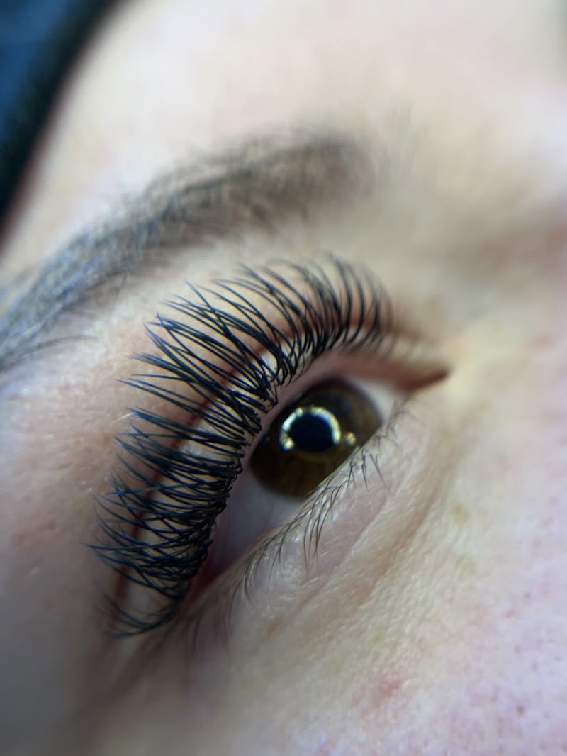Laulash - Sourcils & cils Amiens - OneBooking
