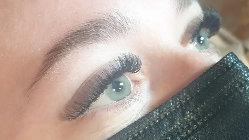 Extensions Cils d'Or Strasbourg - Sourcils & cils Strasbourg - OneBooking