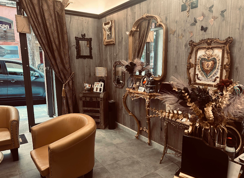 Clinique de maquillage permanent à Bastia - Mia de la Louve noire - Esthetik'art dermo - Sourcils & cils Bastia - OneBooking