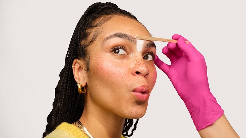 Benefit BrowBar Bar à Sourcils - Ajaccio - Épilation Ajaccio - OneBooking