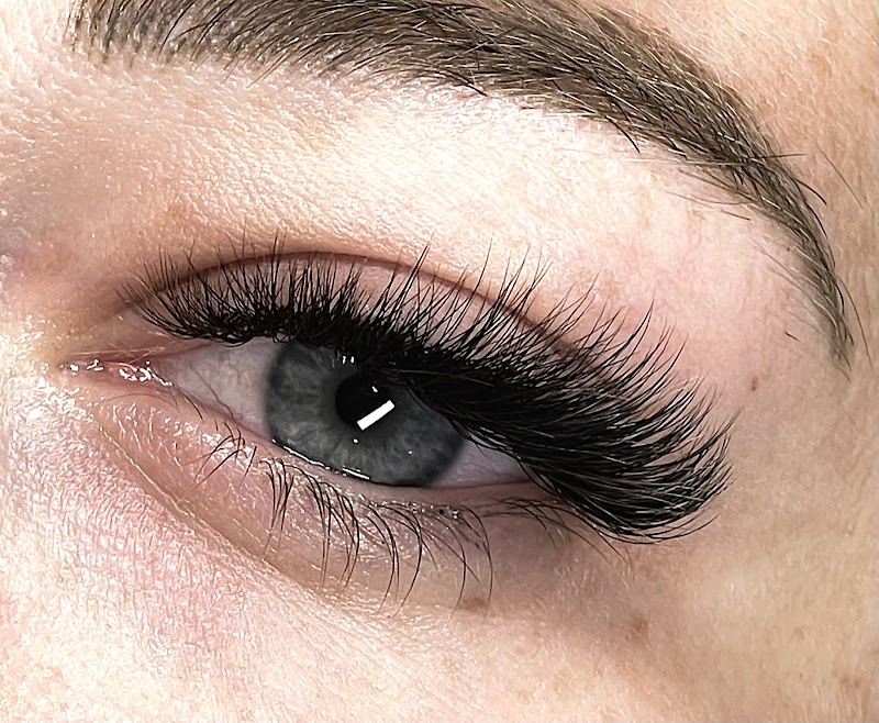 Rokaya Lashes | Beauté et extensions de cils - Sourcils & cils Bordeaux - OneBooking
