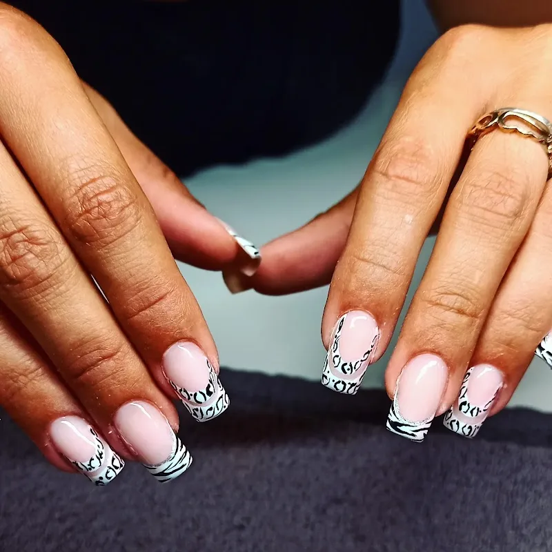 Fl'ongles et cils (à domicile) - Onglerie Bayonne - OneBooking