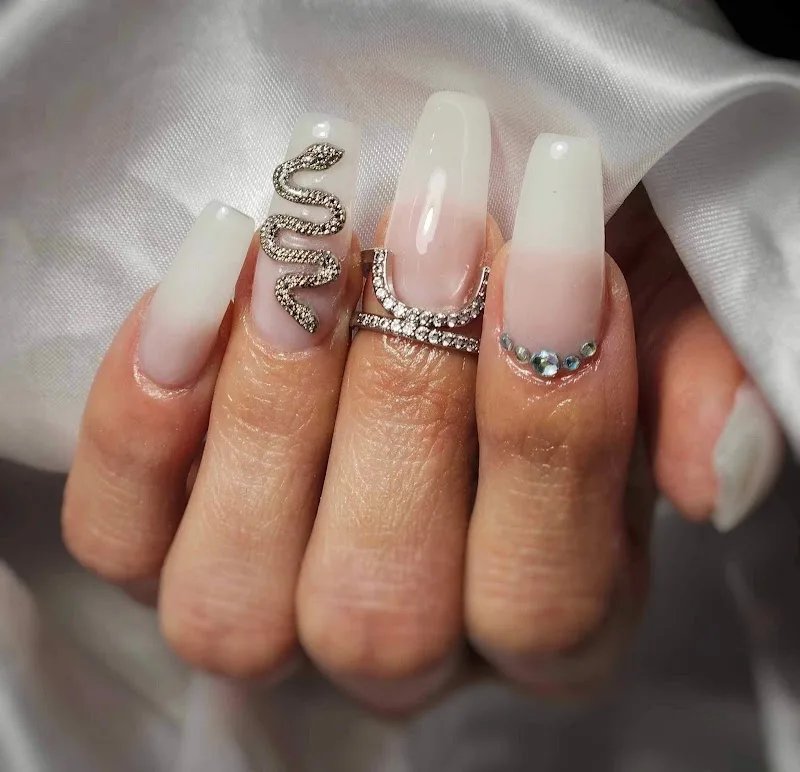 MC beauty cils nails - Onglerie Reims - OneBooking